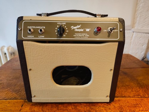 Fender champion 600 - 600, a