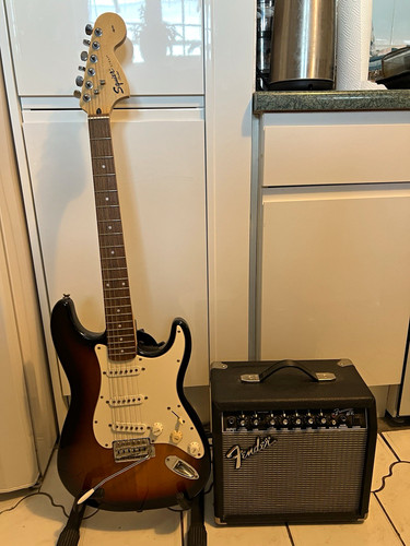 Squier fender stratocaster - squier, by